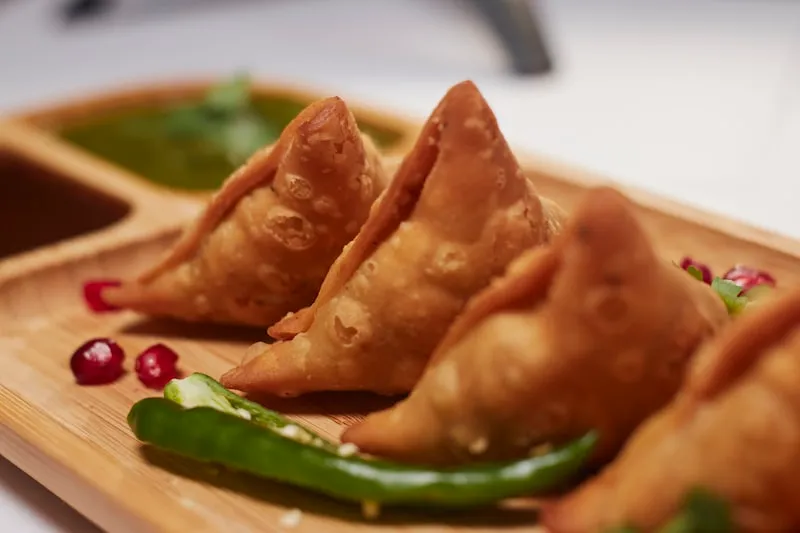 Crisp vegetable samosas with green chutney